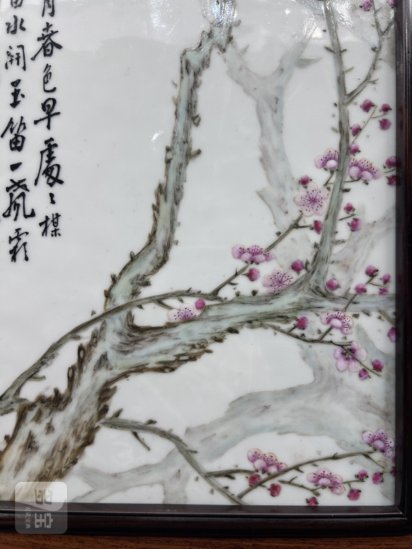 1937年作 田鹤仙粉彩梅花弄影图瓷板 - 图5